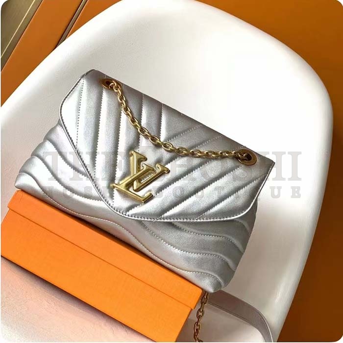 L0vis Vvtt0n LV Women New Wave Chain Bag MM Metallic Gray Quilted Cowhide Leather Master Quality