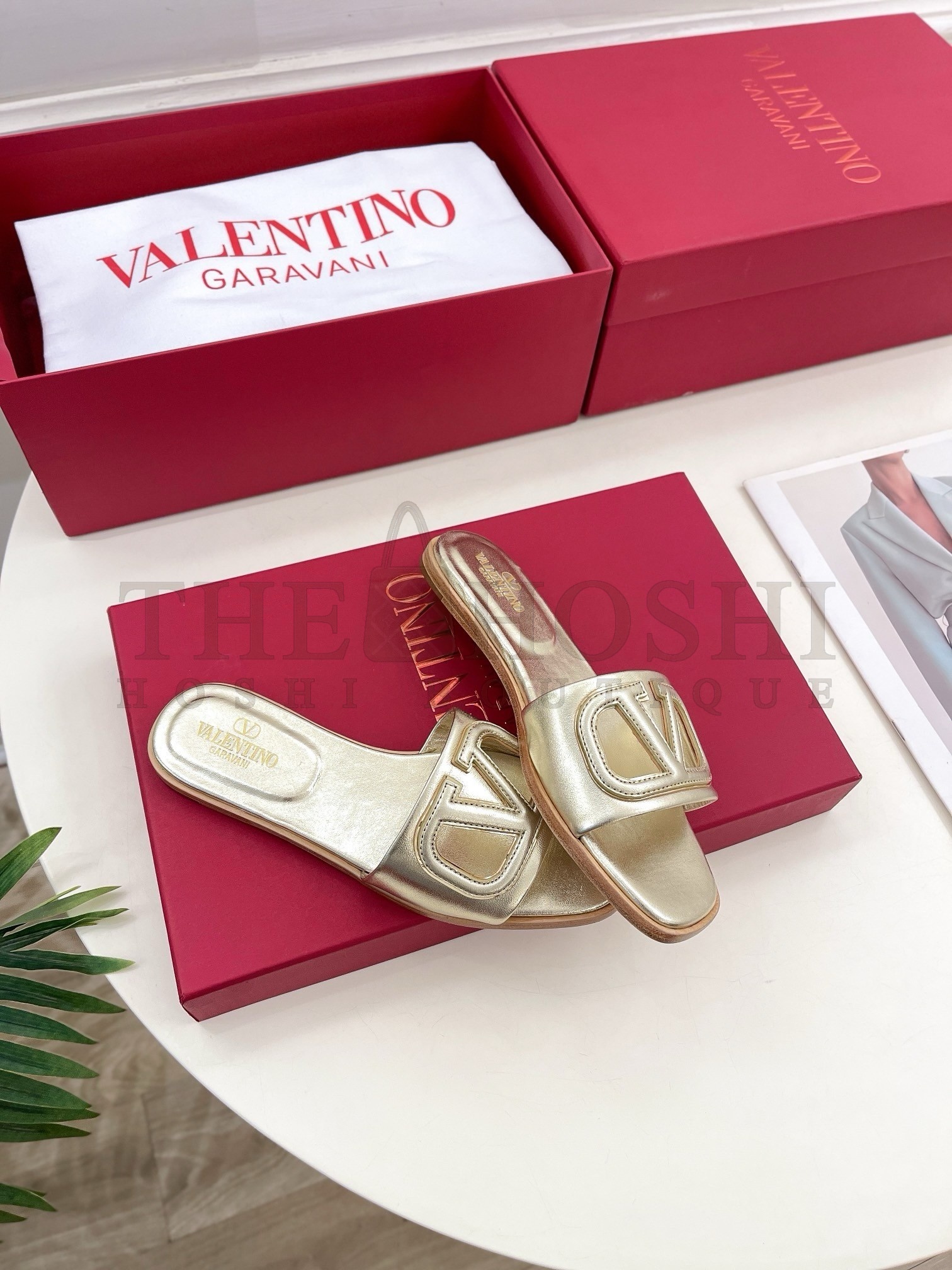 Va1e*ntin0 VLogo Cut-out Slide Sandals in Gold Metallic Leather Master Quality