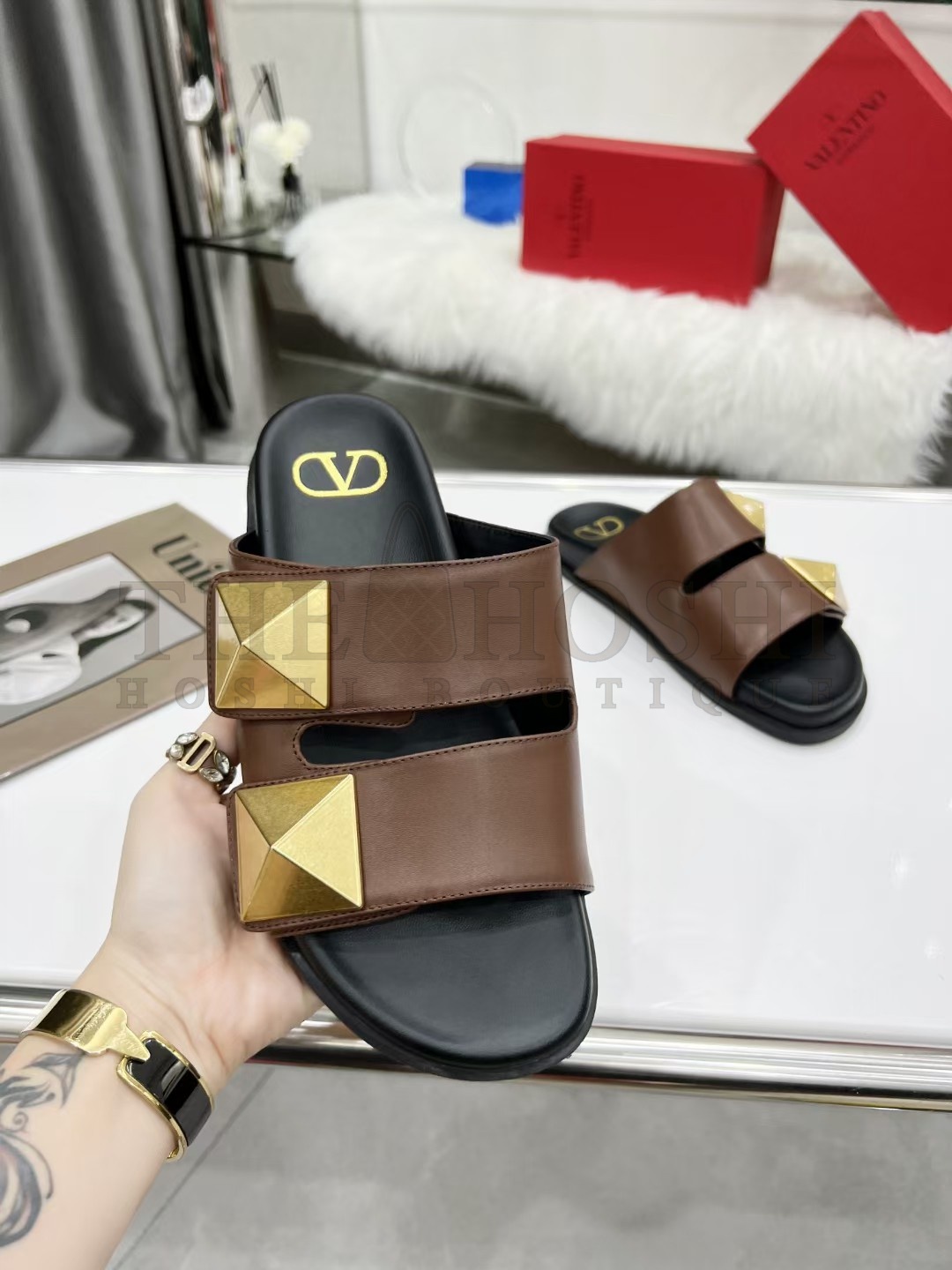 Va1e*ntin0 sandals Master Quality