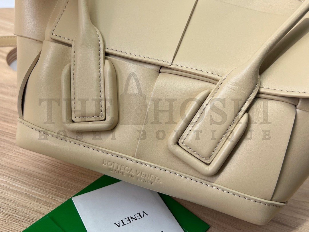 B0tt*ga Ven*ta Mini Arco Bag In Beige Intrecciato Calfskin Master Quality