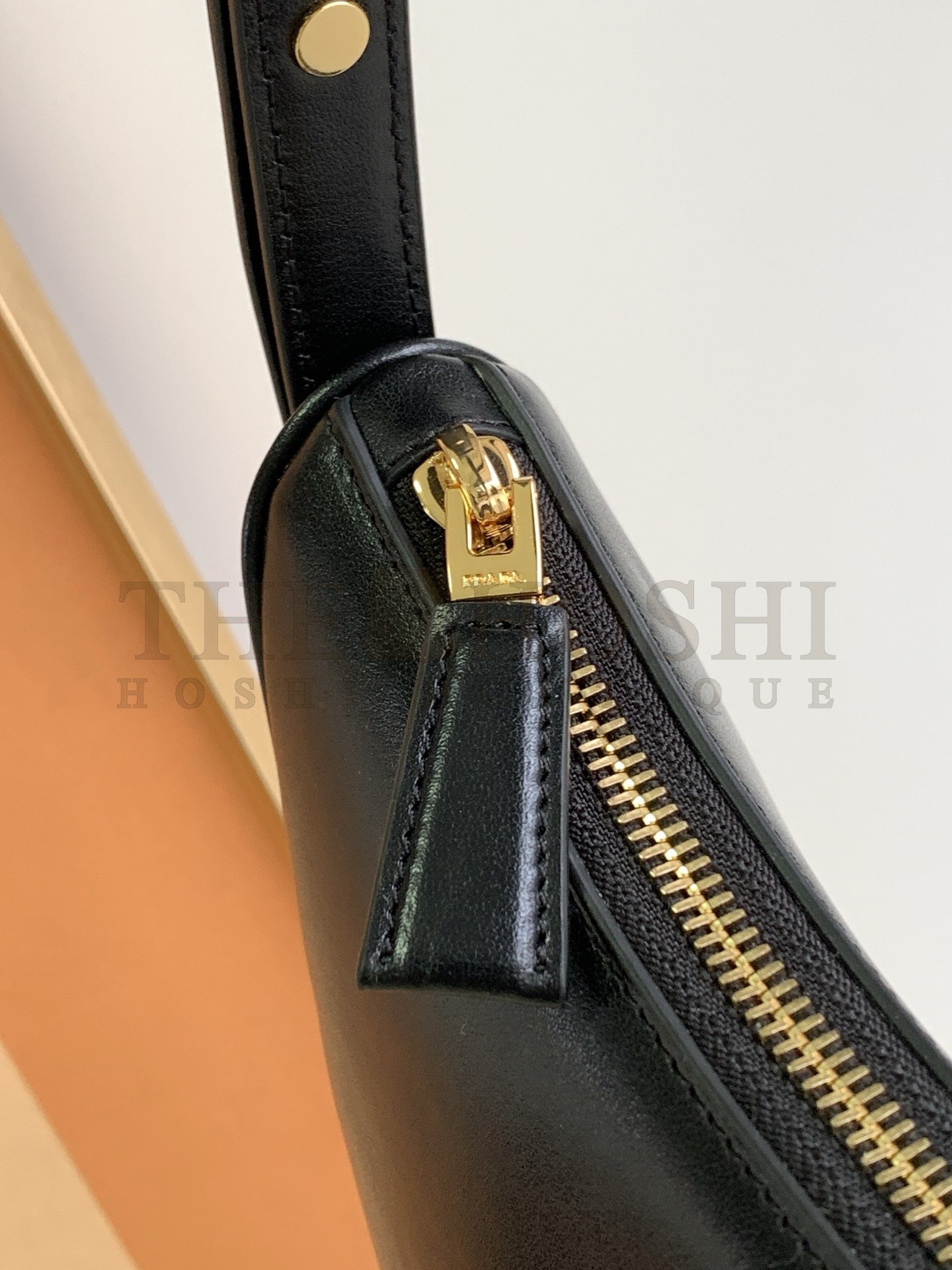 Pra*a Arque Shoulder Bag in Black Leather Master Quality