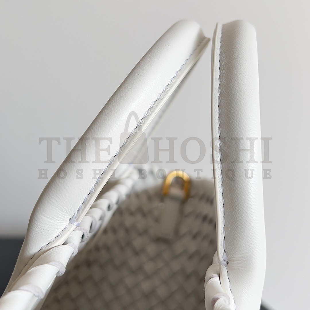 B0tt*ga Ven*ta Cabat Mini Bag In White Intrecciato Lambskin Master Quality