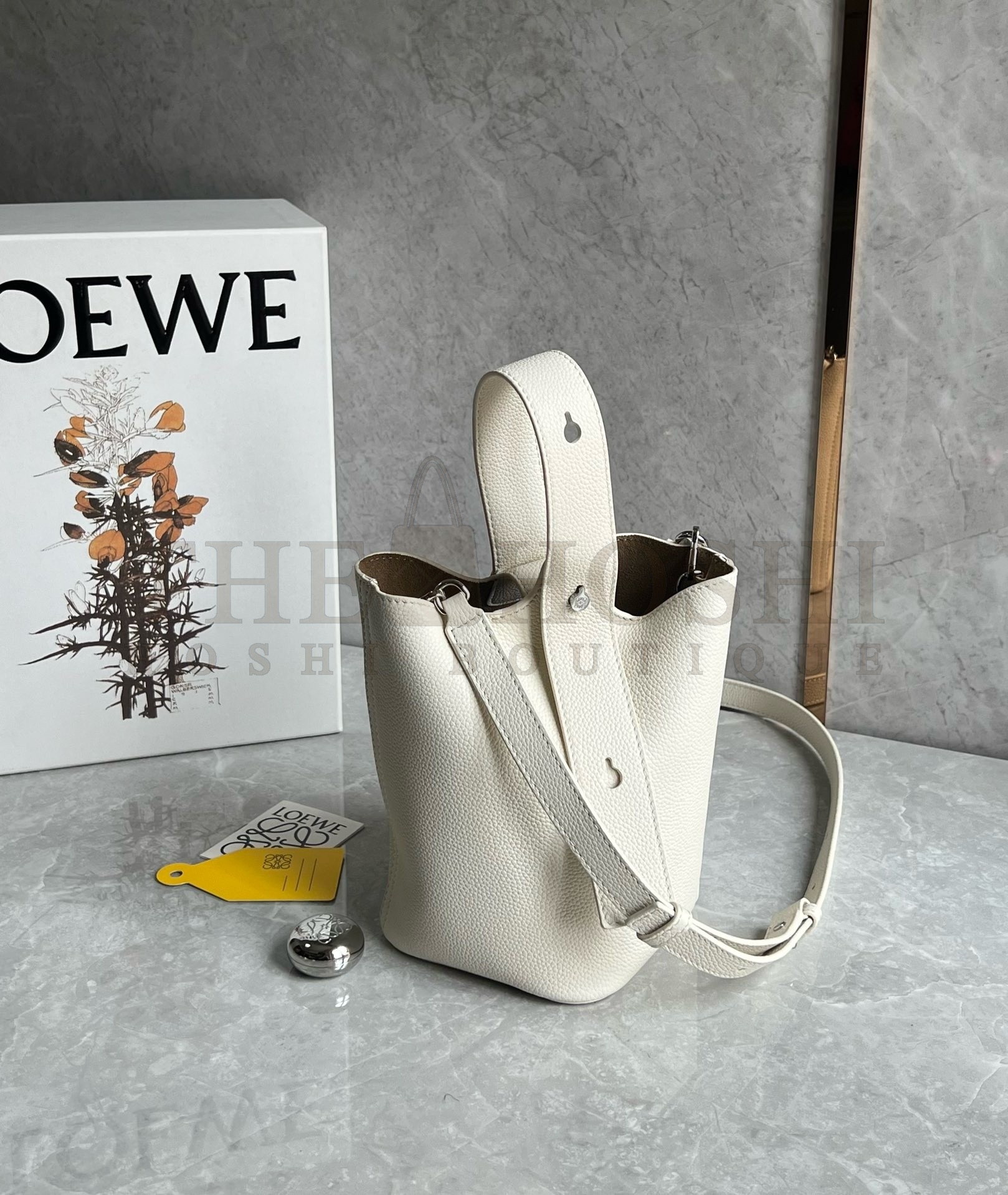 L0ew* Mini Pebble Bucket Bag in White Grained Leather Master Quality