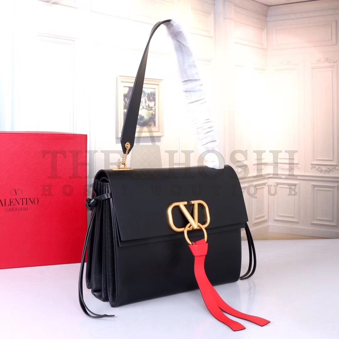 Va1e*ntin0 Garavani Black Medium VRing Shoulder Bag Master Quality