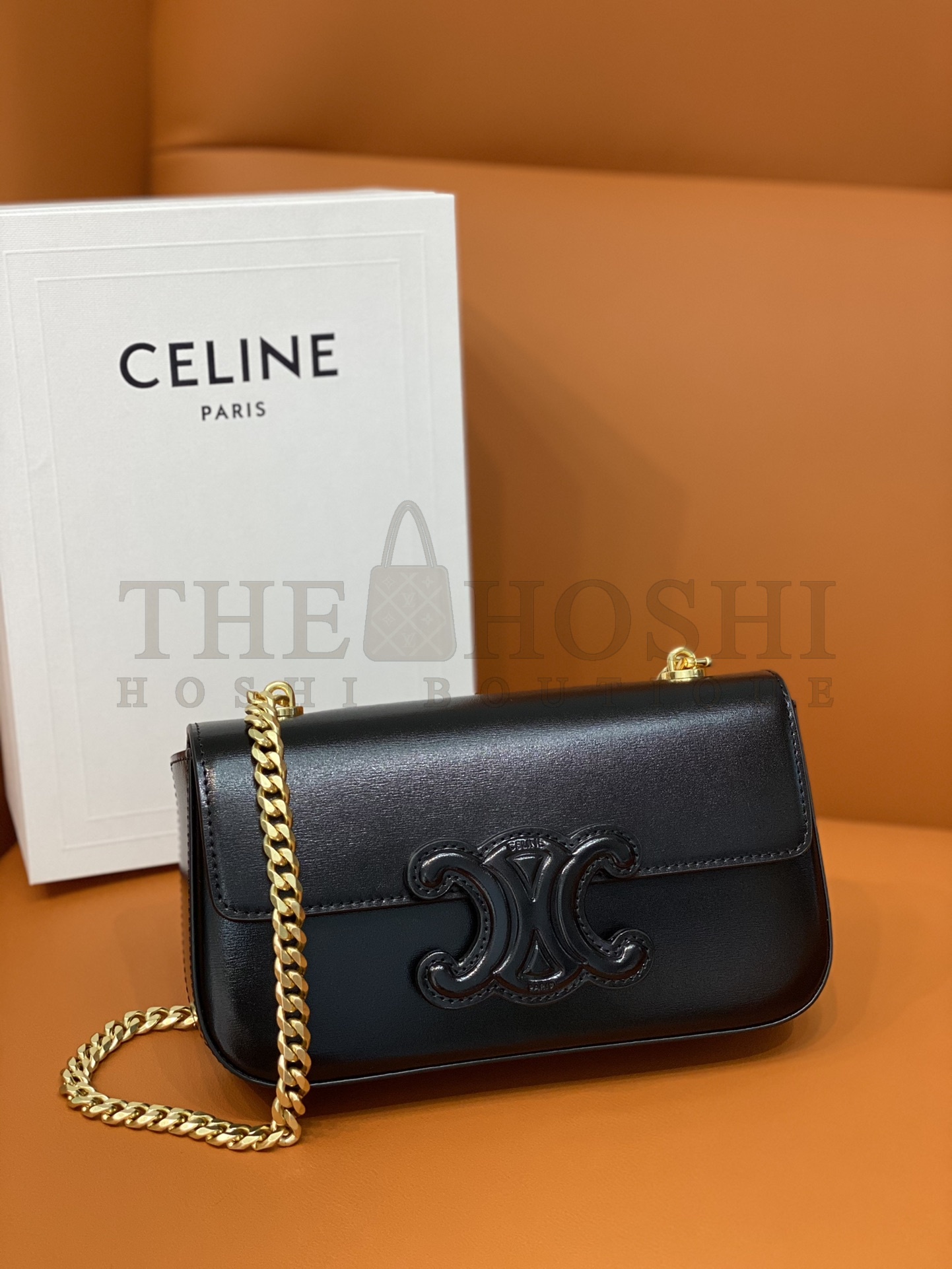 Ce1i*e CHAIN SHOULDER BAG CUIR TRIOMPHE IN SHINY CALFSKIN BLACK Master Quality