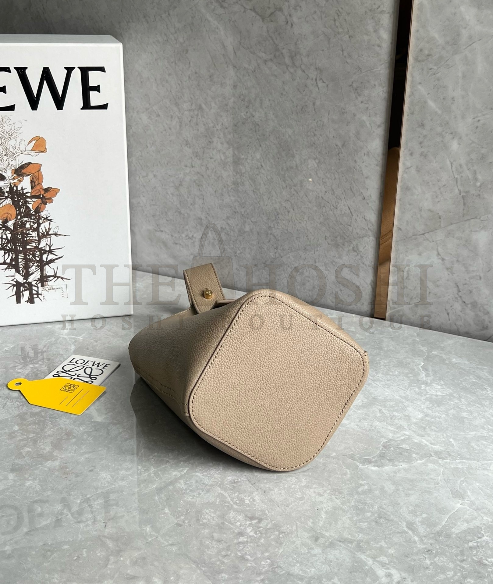 L0ew* Mini Pebble Bucket Bag in Sand Grained Leather Master Quality