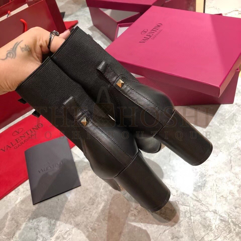 Va1e*ntin0 Rockstud Ankle Boots 70mm In Black Leather Master Quality