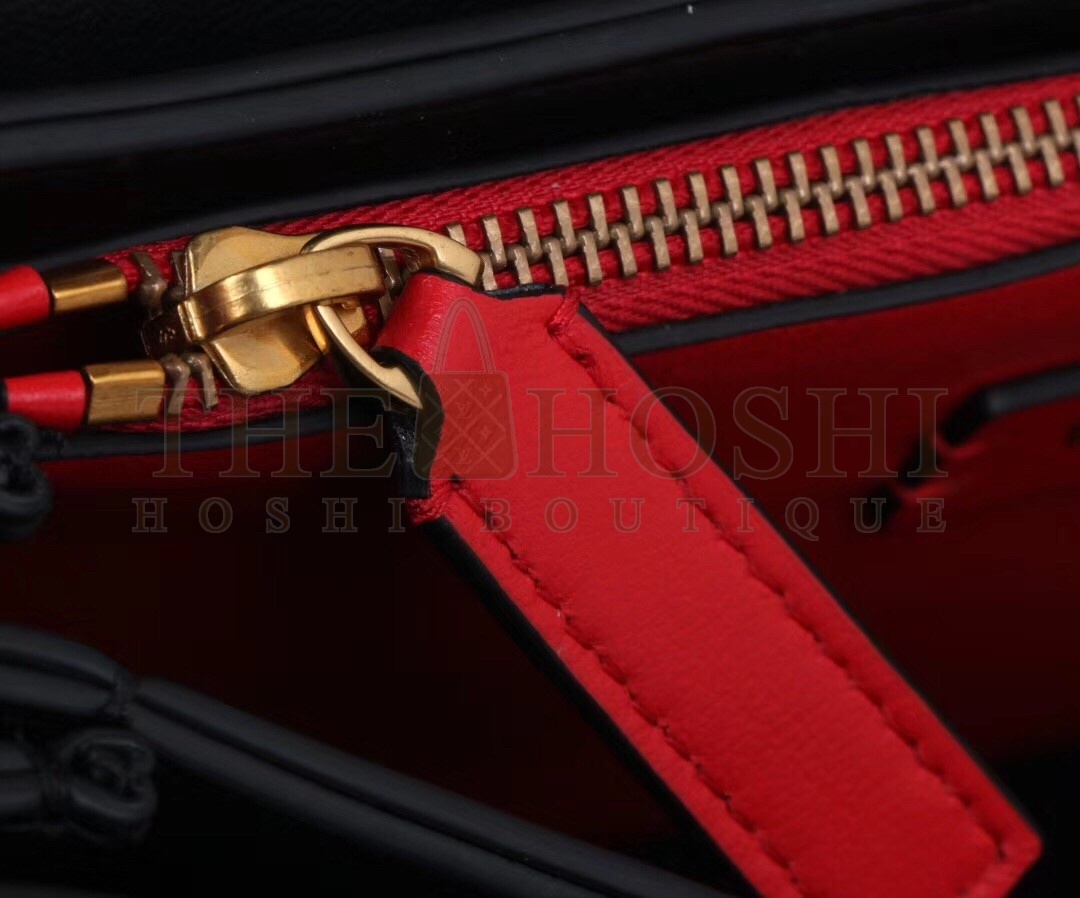 Va1e*ntin0 Garavani Medium Vring Lizard Shoulder Bag Master Quality