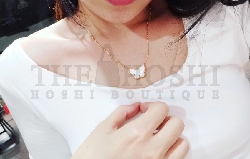 V*n Cl**f & Arpels butterfly necklace in white mother-of-pearl Master Quality