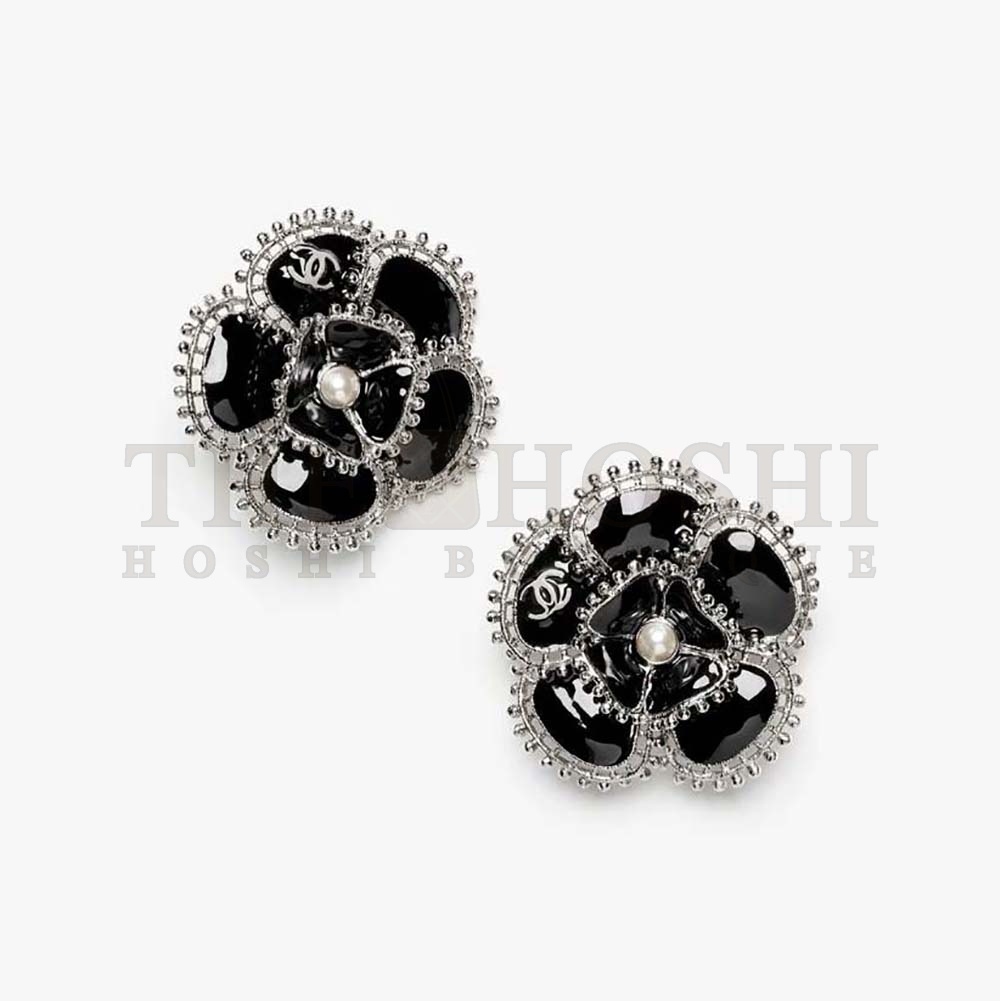 Ch**el Women Clip-on Stud Earrings in Metal and Glass Pearls Master Quality