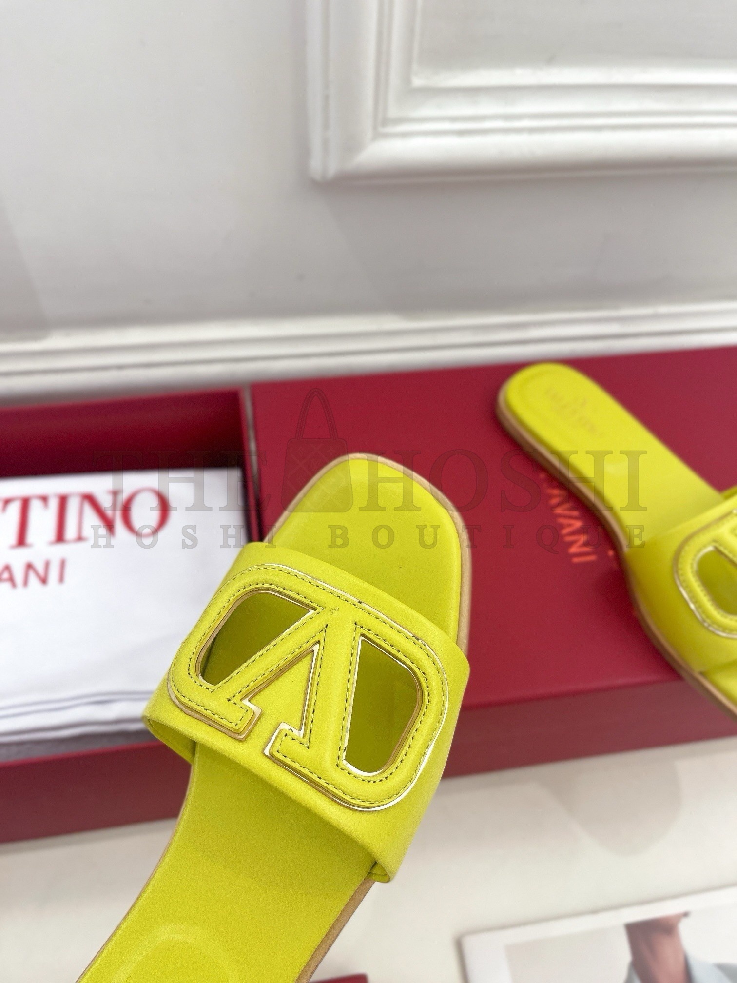 Va1e*ntin0 VLogo Cut-out Slide Sandals in Yellow Leather Master Quality