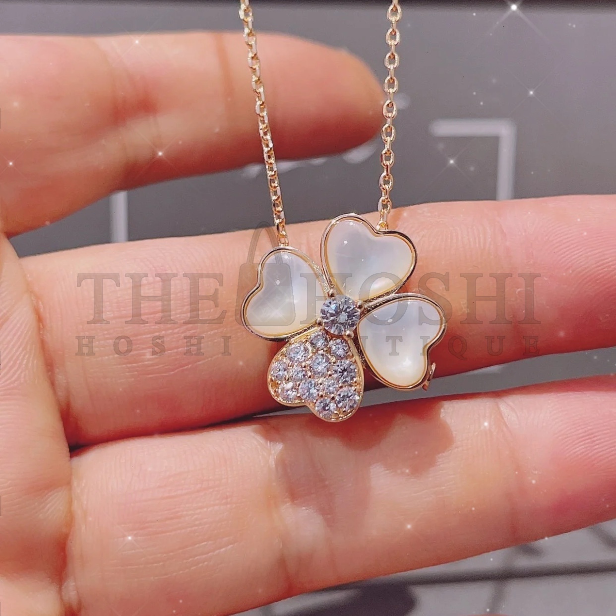 V*n Cl**f & Arpels four-leaf clover necklace, one leaf with D1am0nds Master Quality