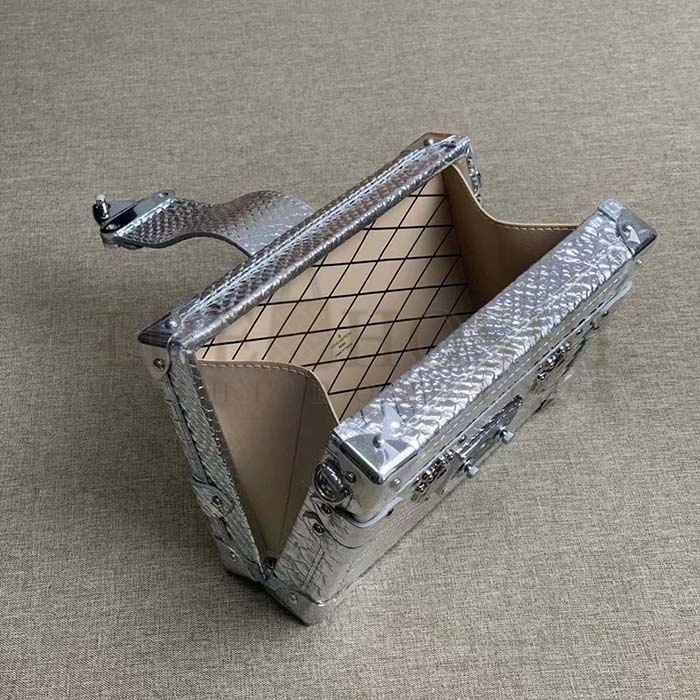 L0vis Vvtt0n LV Women Petite Malle Handbag Metallise Froisse Silver Brilliant Alligator Leather Master Quality