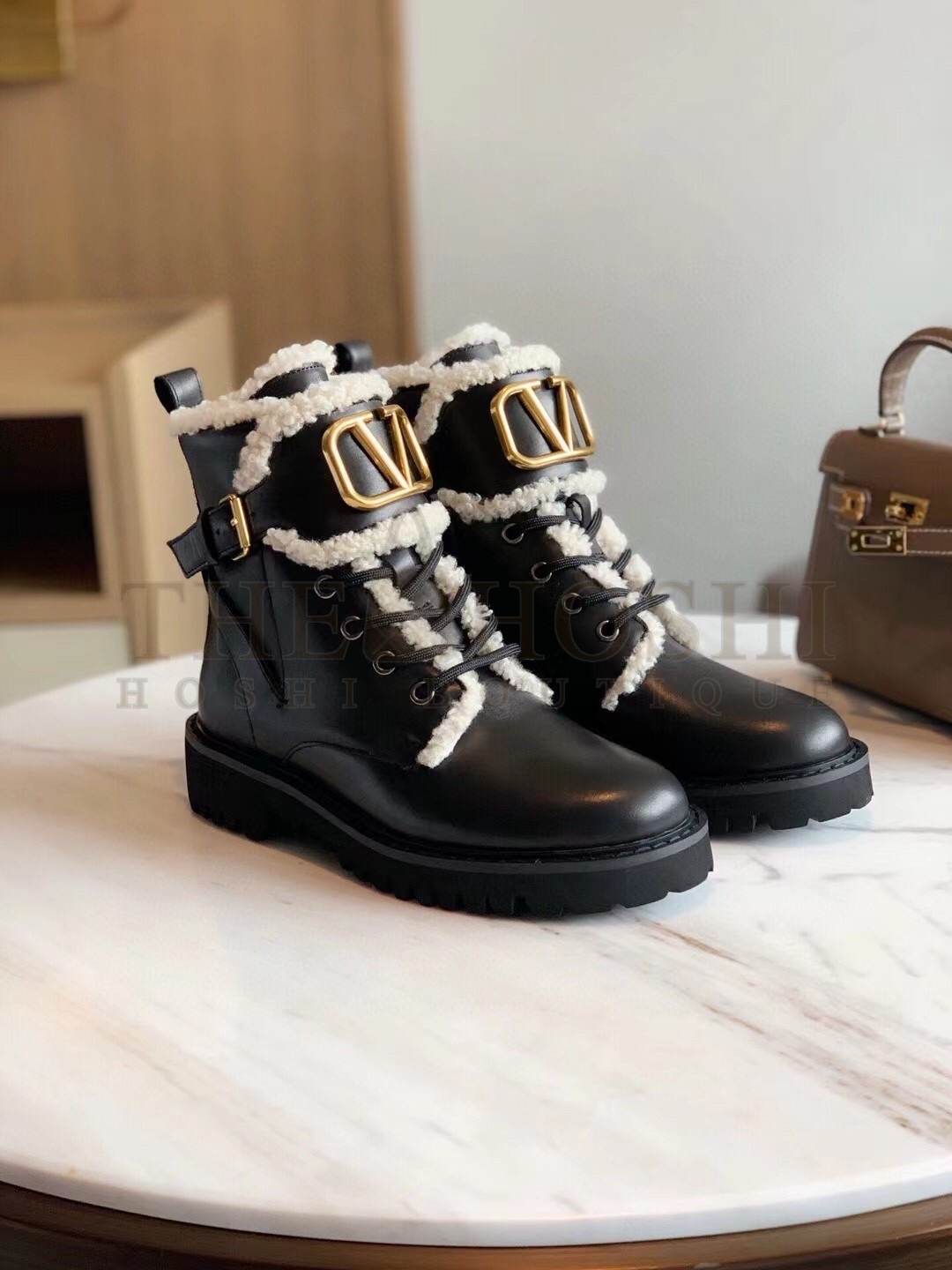 Va1e*ntin0 VLogo Combat Boots with Shearling Lining Master Quality