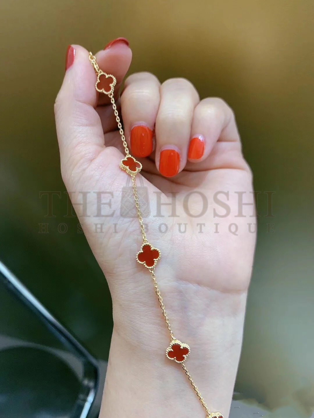 V*n Cl**f & Arpels Choker Four-Leaf Clover Bracelet, Red Agate Master Quality