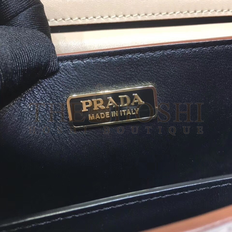 Pra*a Cahier Shoulder Bag In White/Black Leather Master Quality