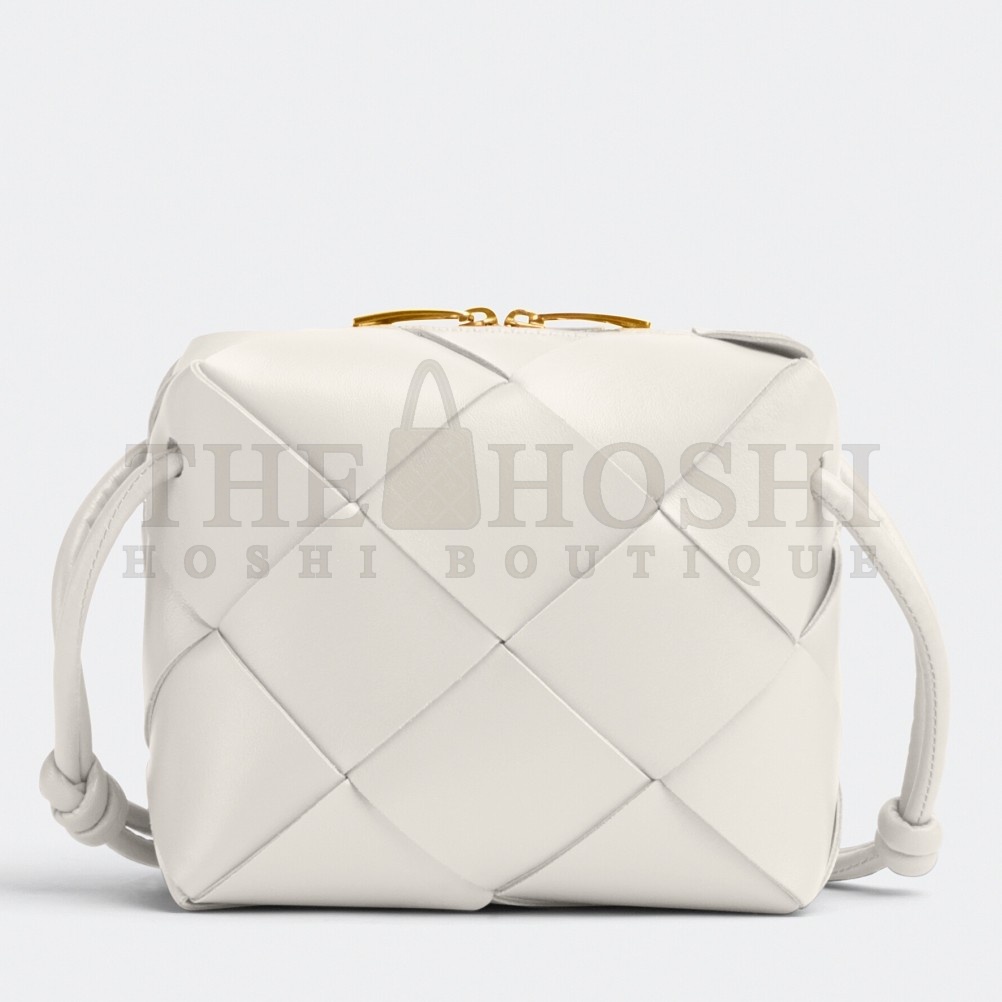 B0tt*ga Ven*ta Mini Cassette Camera Bag In White Lambskin Master Quality