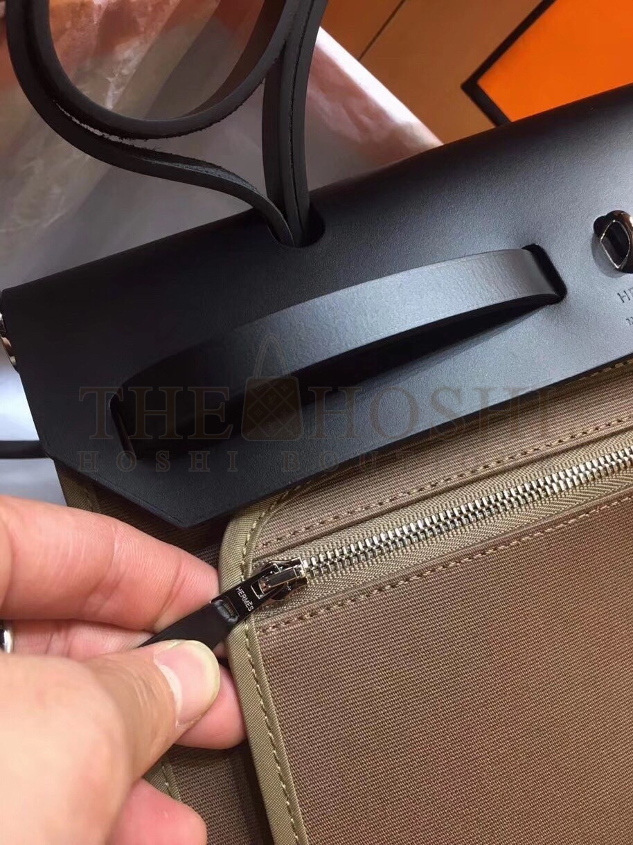 H**me5 Herbag Zip 31cm Bag In Black And Taupe Master Quality