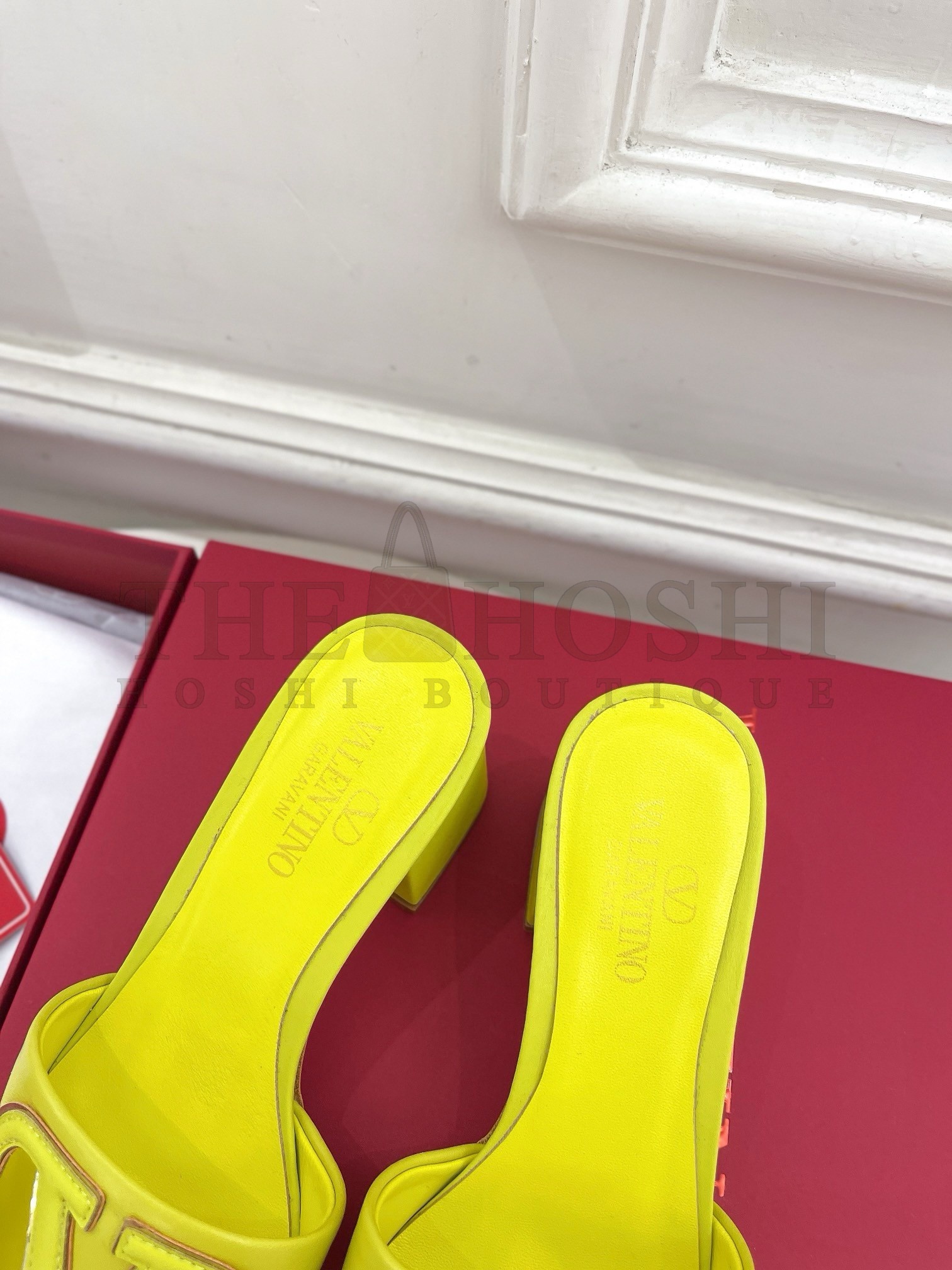 Va1e*ntin0 VLogo Cut-out Slide Sandals 60mm in Yellow Leather Master Quality