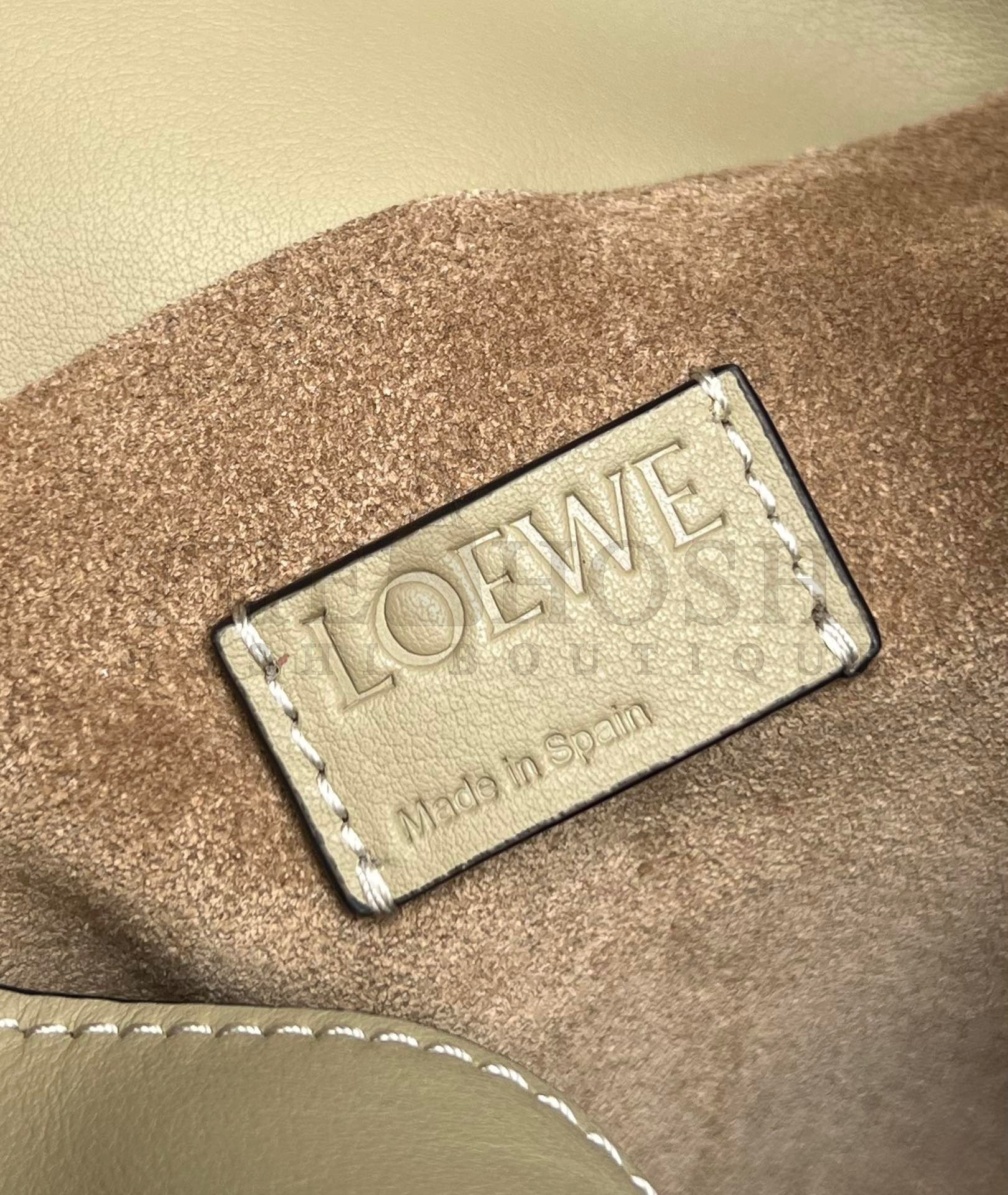 L0ew* Flamenco Clutch Bag In Clay Green Calfskin Master Quality