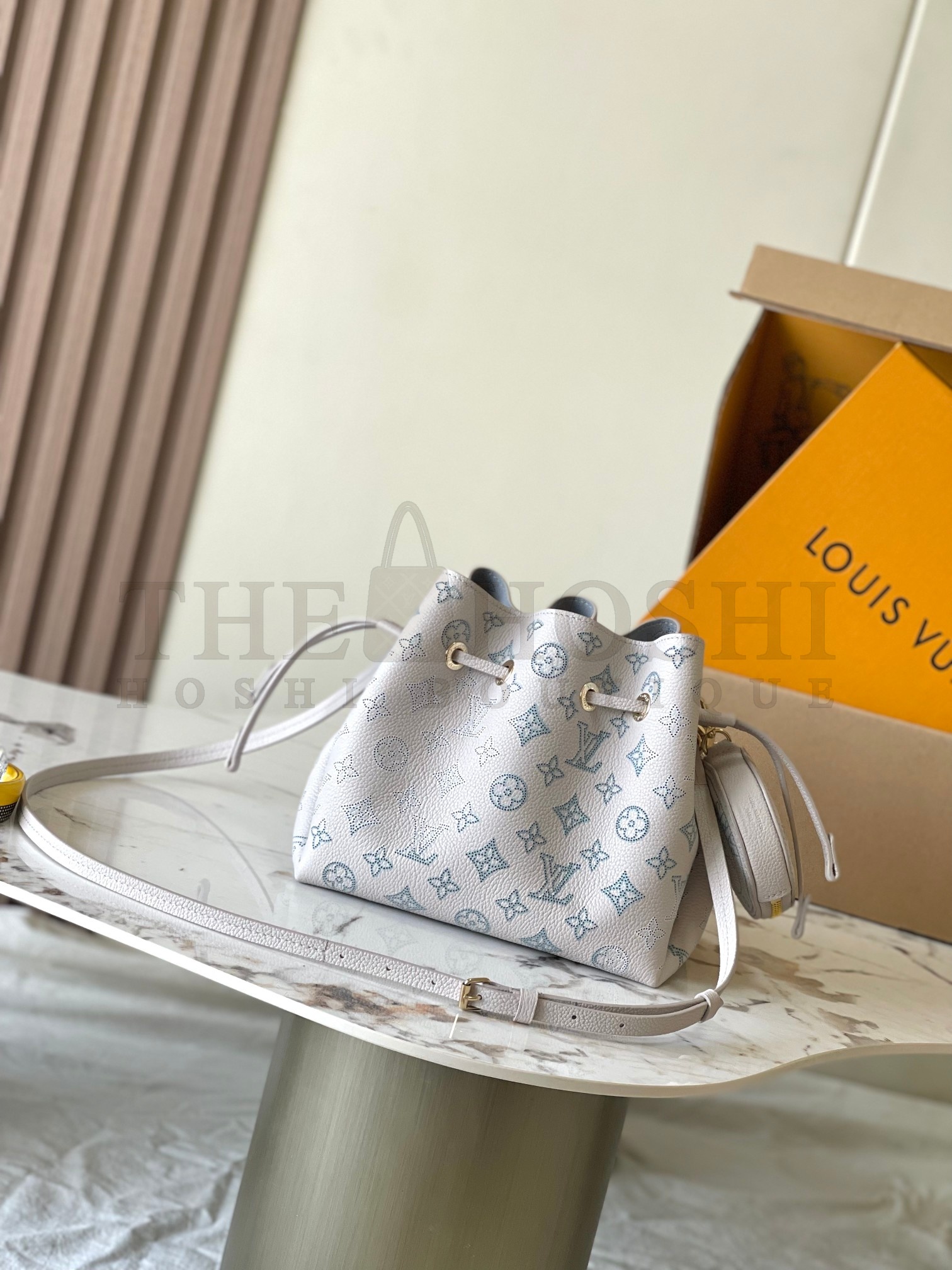 L0vis Vvtt0n LV Women Bella Bucket Bag Mahina Perforated Calf Leather 19.0 x 22.0 x 14.0cm Master Quality