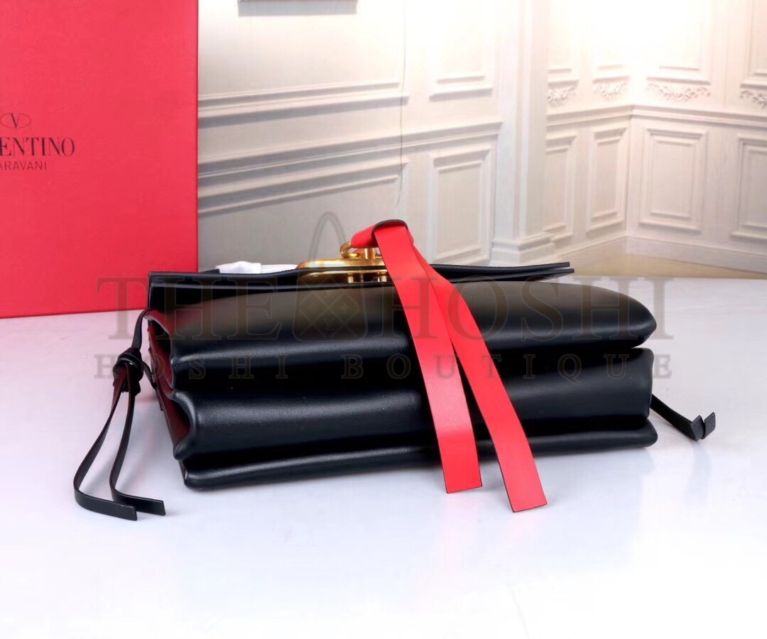 Va1e*ntin0 Garavani Medium Vring Lizard Shoulder Bag Master Quality