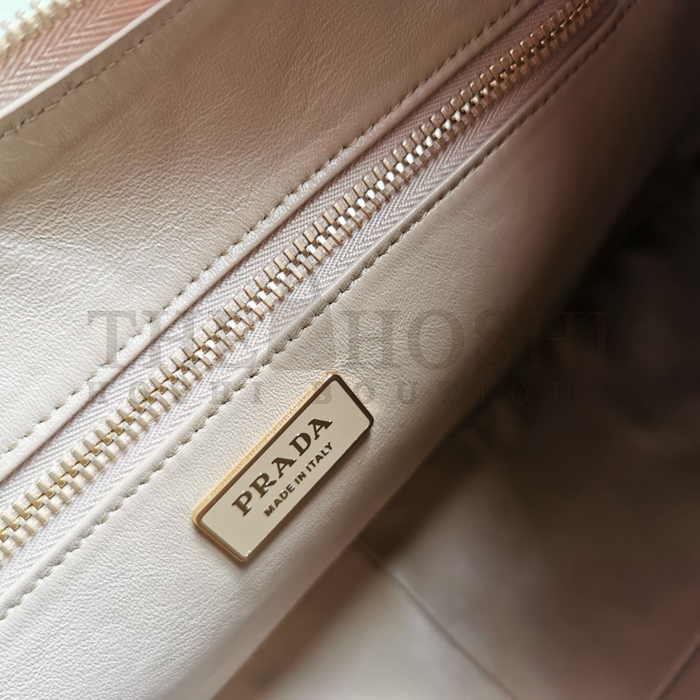 Pra*a Aimee Large Shoulder Bag in Travertine Leather Master Quality