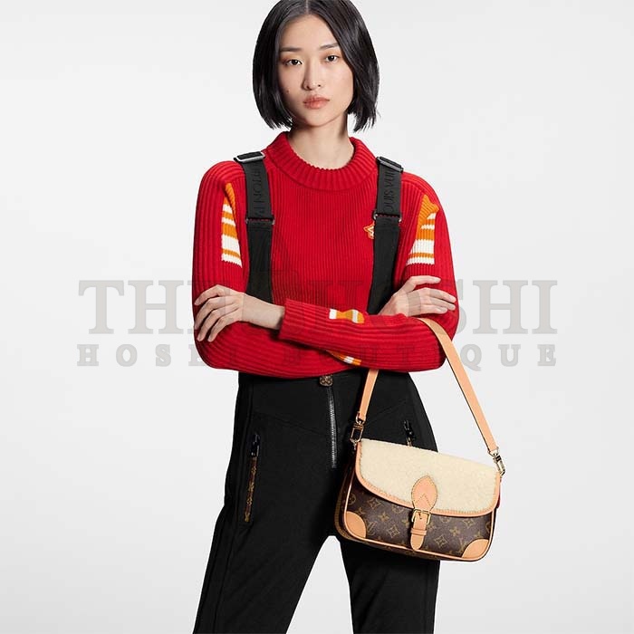 L0vis Vvtt0n LV Women Diane Handbag Beige Brown Monogram Coated Canvas Shearling Master Quality