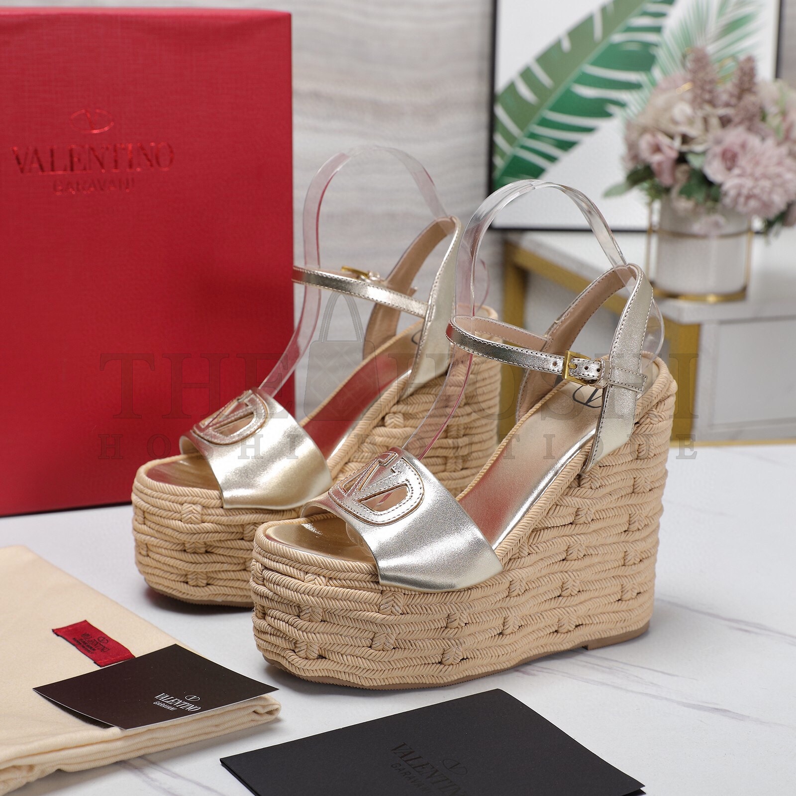 Va1e*ntin0 VLogo Cut-out Espadrille Wedge Sandals in Gold Metallic Leather Master Quality