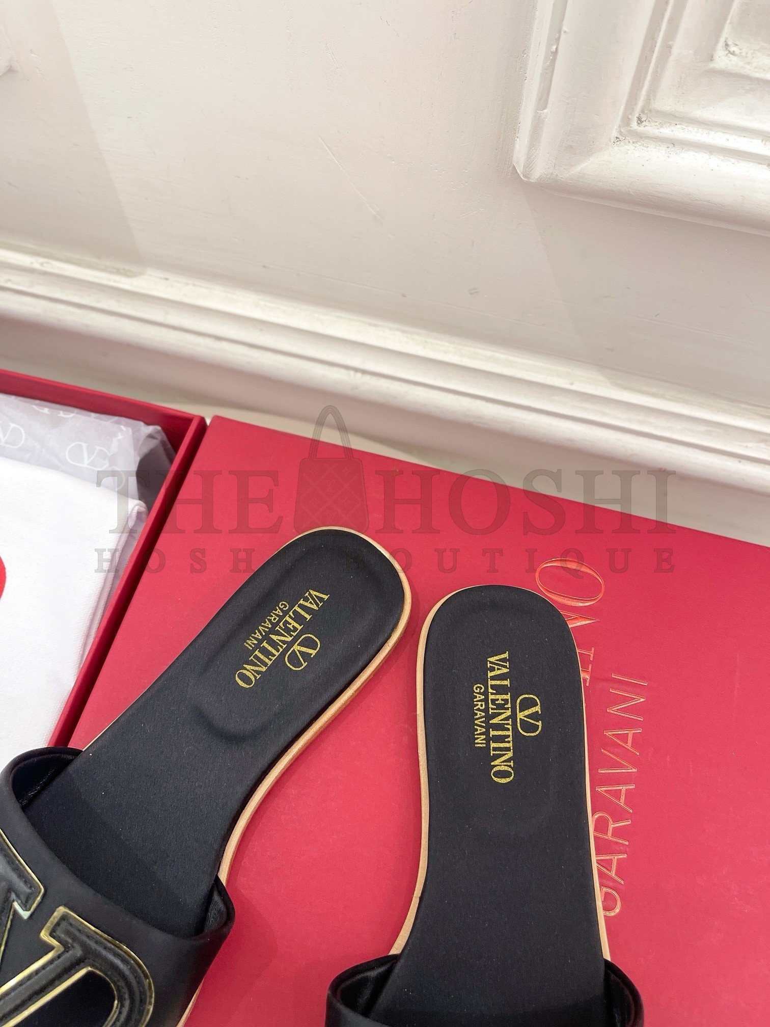 Va1e*ntin0 VLogo Cut-out Slide Sandals in Black Leather Master Quality