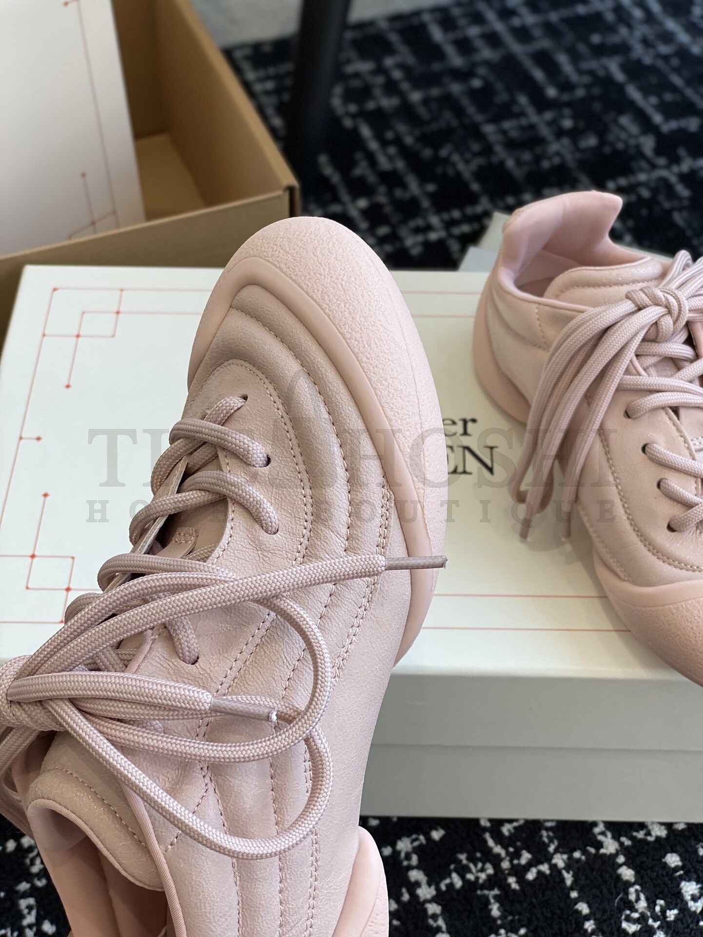 A1exa*der Mcqv*en Women