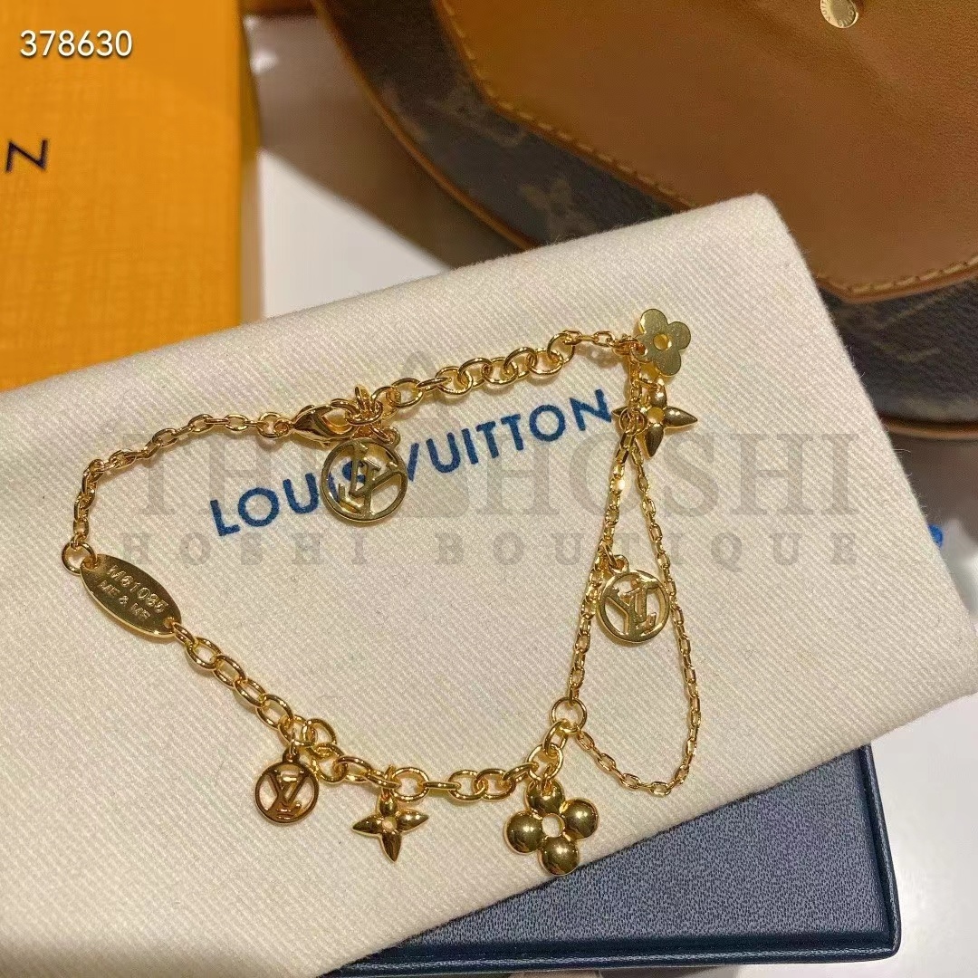 L0vis Vvtt0n Women LV Blooming S*pple Necklace Brass Monogram Flowers LV Circle Master Quality