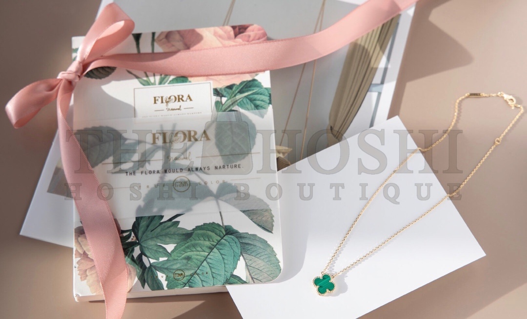 V*n Cl**f & Arpels Green Agate Necklace, Vintage Alhambra pendant Master Quality