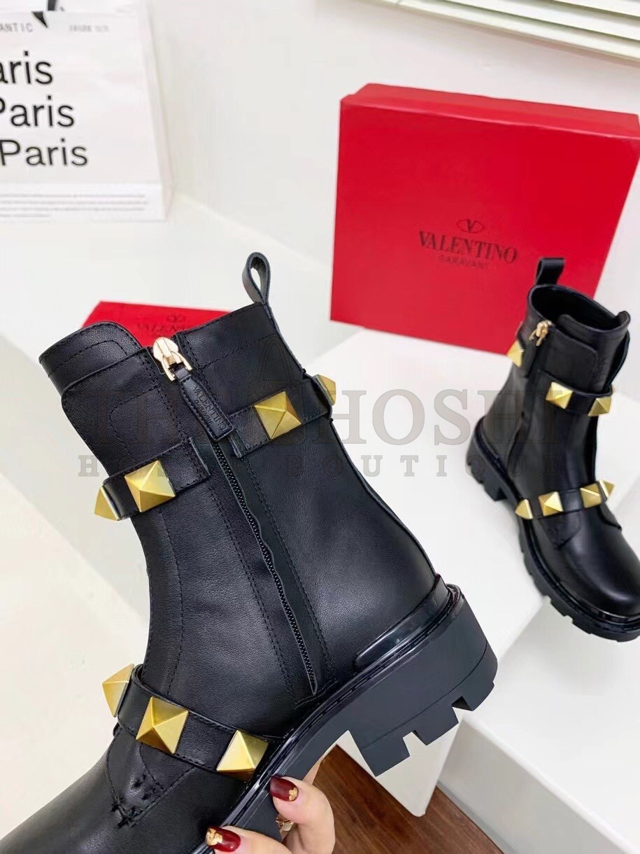 Va1e*ntin0 Roman Stud Combat Boots In Black Calfskin Master Quality