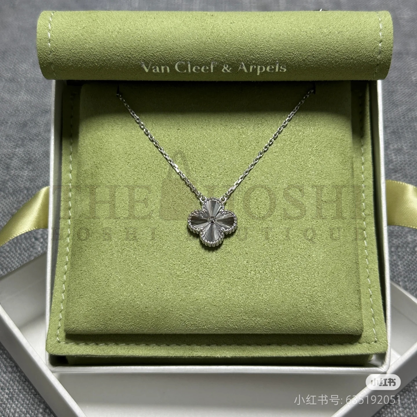 V*n Cl**f & Arpels Women's Metallic  VintageAlhambra And Mother-of-pearl necklace size：15mm Master Quality