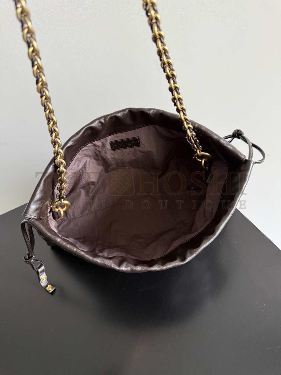 B0tt*ga Ven*ta bv Dustbag Notte Intrecciato Leather Pouch Bag with Gold Chain Strap Luxury Crossbody Bag Master Quality