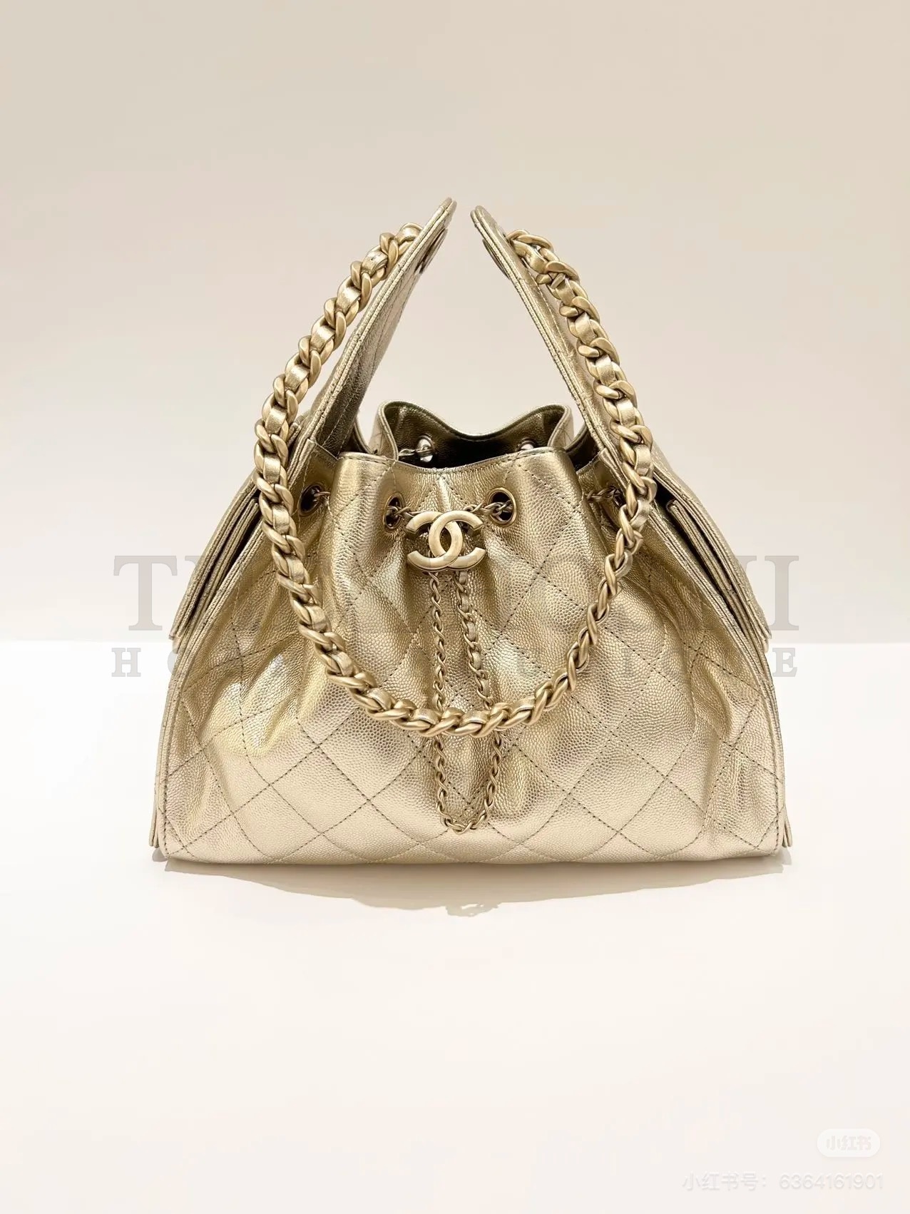 Ch**el 25C AS5293 Hobo Drawstring Bag Gold Caviar Leather with Gold Chain 30x26x14cm Master Quality
