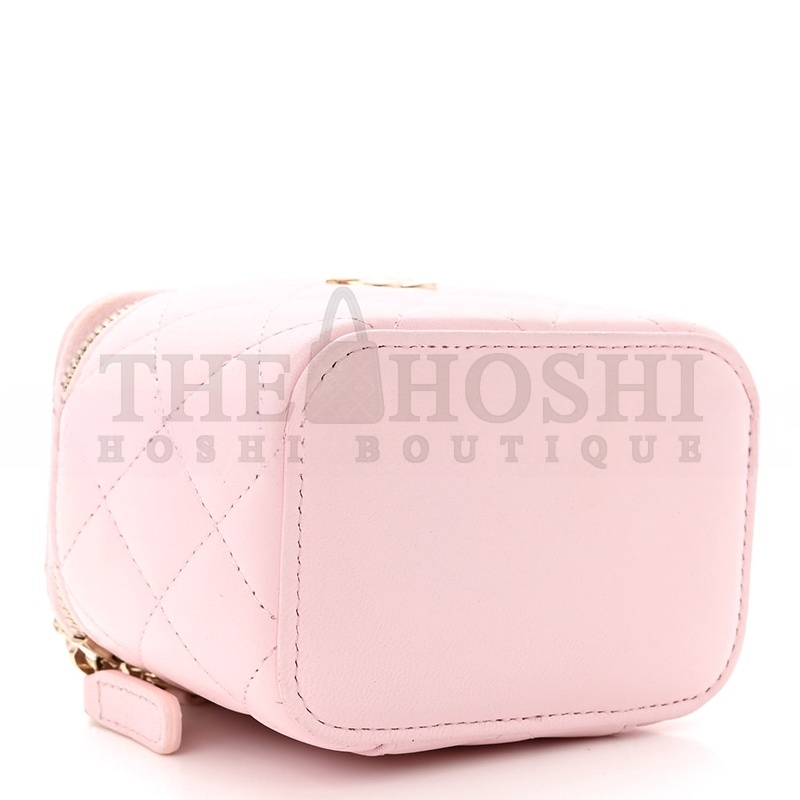 Ch**el LAMBSKIN QUILTED MINI TOP HANDLE VANITY CASE WITH CHAIN LIGHT PINK 1334686 (10*9*7cm) Master Quality