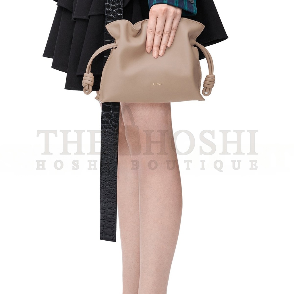 L0ew* MINI FLAMENCO CLUTCH IN NAPPA CALFSKIN 0011191020 (23.9*18*9cm) Master Quality