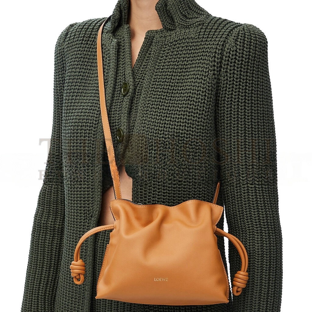 L0ew* MINI FLAMENCO CLUTCH IN NAPPA CALFSKIN 0010965952 (23.9*18*9cm) Master Quality